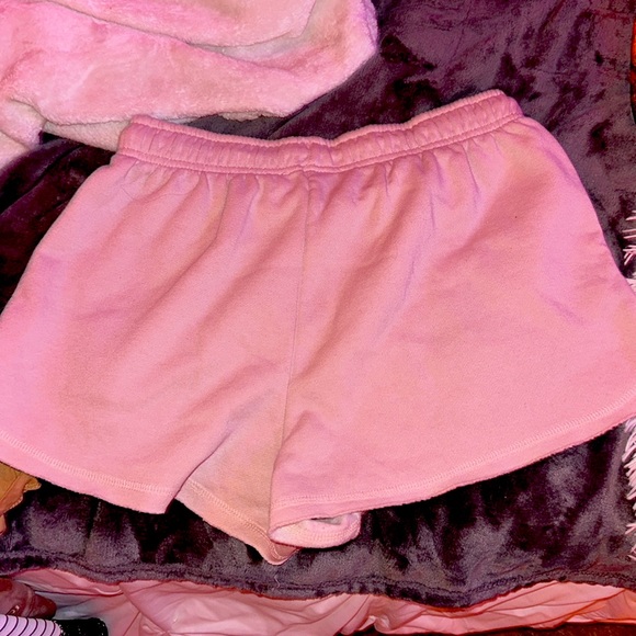 Light pink shorts! - Picture 2 of 2